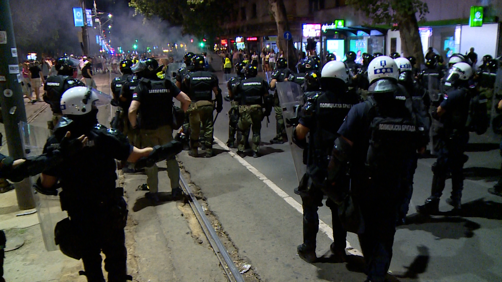 Beograd, sukob protestanata sa policijom i zandarmerijom kod Pravnog fakulteta, pokrivanje Beograd, sukob protestanata sa policijom i zandarmerijom kod Pravnog fakulteta, pokrivanje